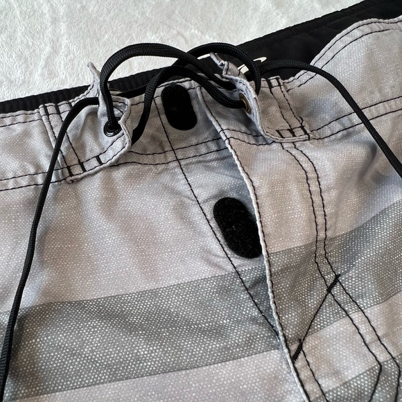 O’NEILL Board Shorts Cargo Side Pocket Swim Gradient Striped Gray Blue Men’s 40 - Picture 8 of 17